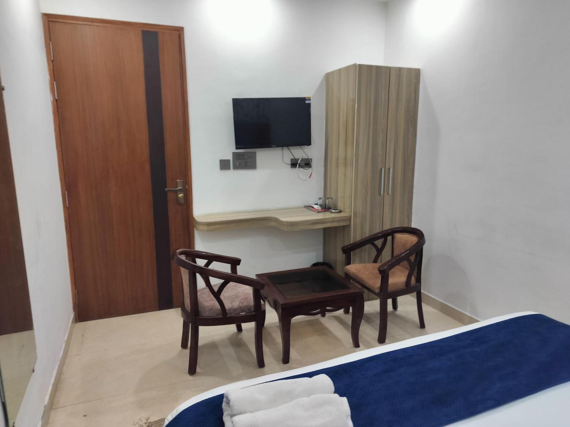 Guest house Airport The Class 5 Mins Aerocity Metro New Delhi